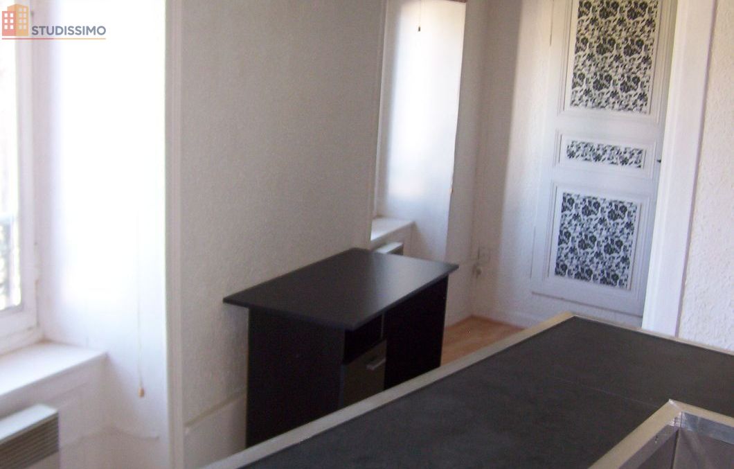 Studio meublé 24m² Ambert - Meublé, DPE C - Photo 2