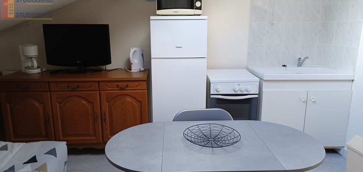 Studio meublé 25m² Pontgibaud - Meublé, dernier étage - Photo 2
