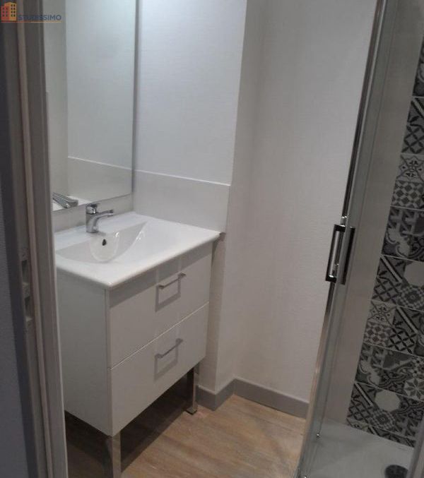 Studio meublé 31m² Le Creusot - Centre, en très bon état - Photo 4