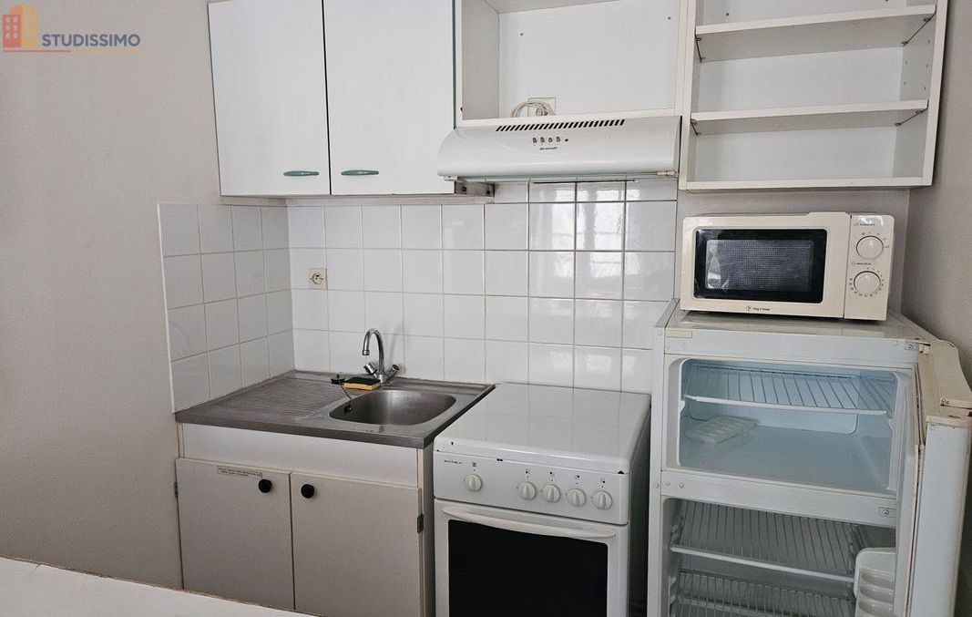 Studio meublé 24m² Sillé-le-Guillaume - Meublé, DPE D - Photo 2