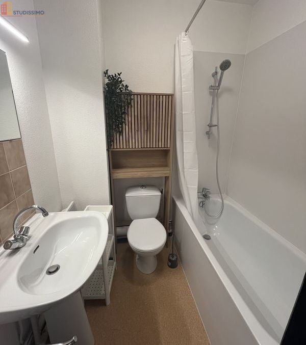 Studio meublé 18m² Pau - Lumineux, 1er étage - Photo 1