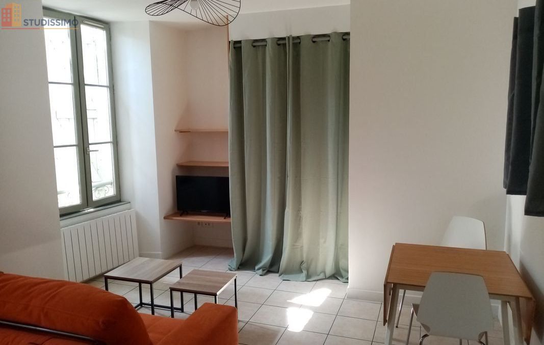 Studio meublé 25m² Nay 64800 - Lumineux, sans vis-à-vis - Photo 2