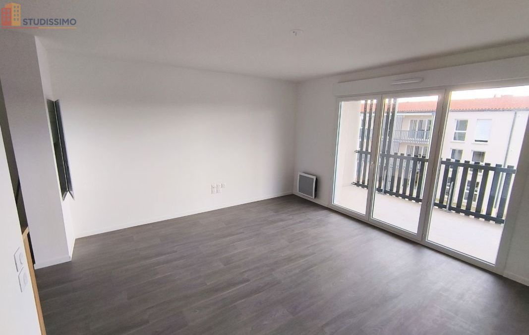 Studio meublé 31m² Lons (64140) - Étage élevé, lumineux - Photo 2