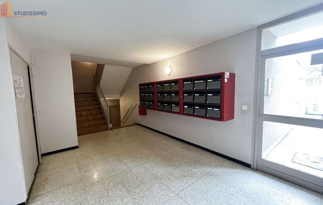 Studio 22m² Nîmes centre - Étage 2/4, DPE C - Photo 3