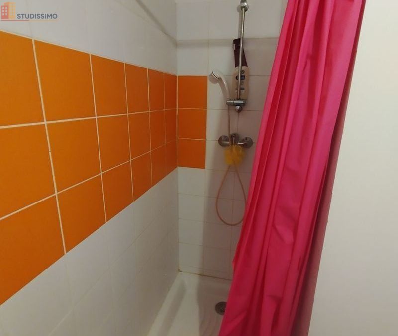 Studio 19m² Nîmes centre - Étage 3, DPE D - Photo 1
