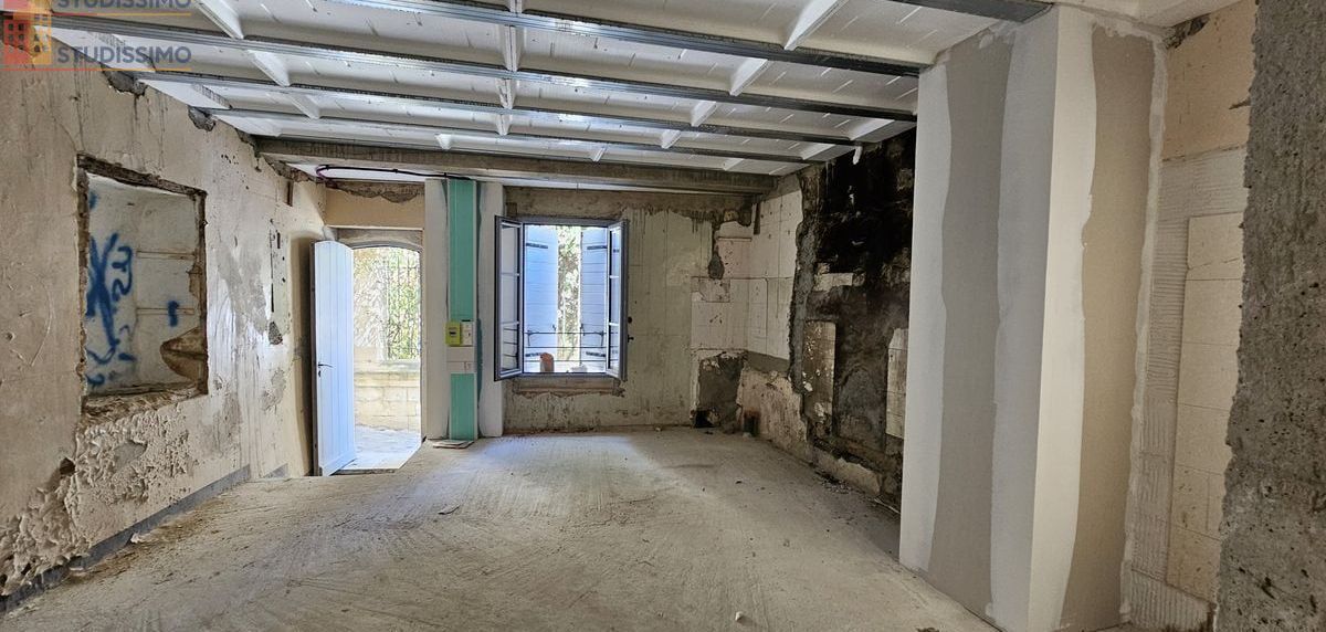 Studio 94m² Saint-Gilles 30800 - Triplex, 1 chambre - Photo 8