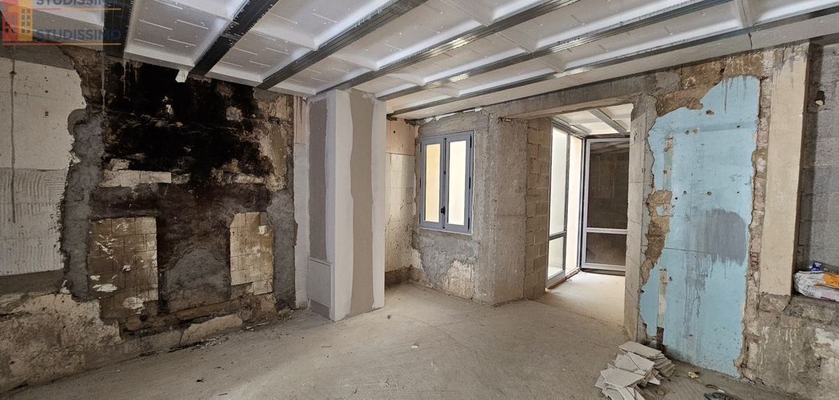 Studio 94m² Saint-Gilles 30800 - Triplex, 1 chambre - Photo 5