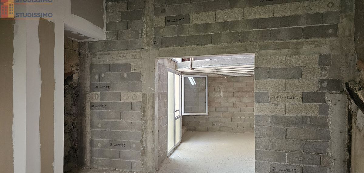 Studio 94m² Saint-Gilles 30800 - Triplex, 1 chambre - Photo 4