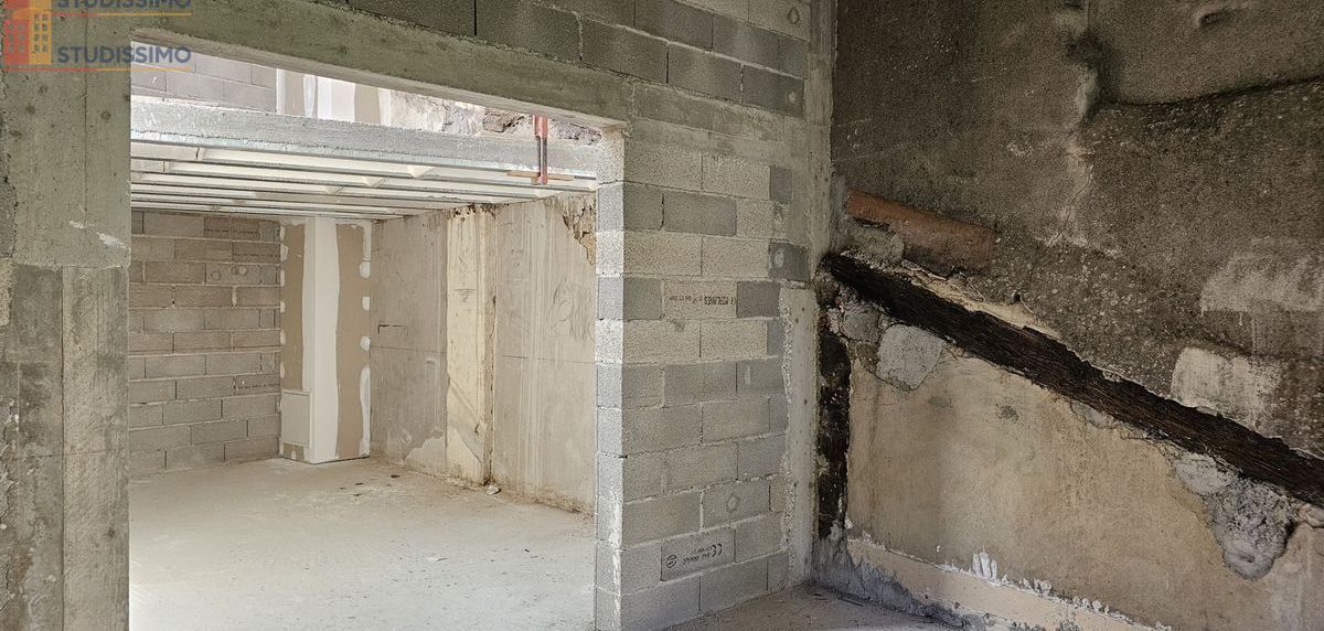 Studio 94m² Saint-Gilles 30800 - Triplex, 1 chambre - Photo 3
