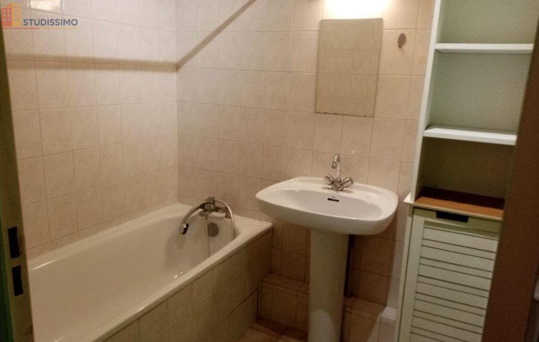 Studio meublé 20m² Chambéry centre - Face gare, lumineux - Photo 2