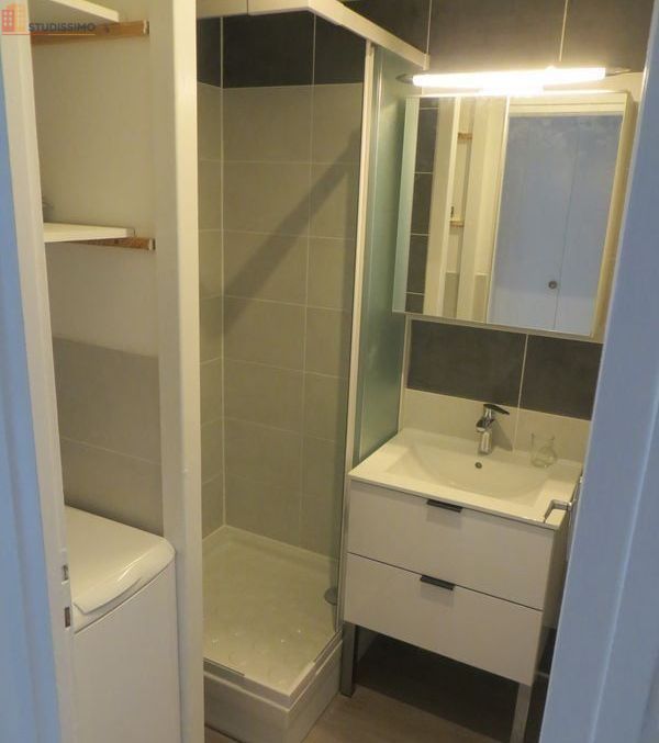 Studio meublé 20m² Chambéry - Rénové, secteur hôpital - Photo 2