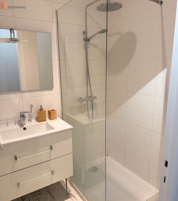 Studio 35m² Écully - Meublé, plein cœur - Photo 2