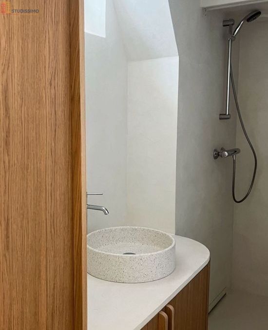 Studio meublé 30m² Paris 11e - Rénové, vue dégagée - Photo 1