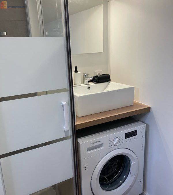 Studio meublé 16m² Saint-Genis-Laval - Mansardé, centre-ville - Photo 3
