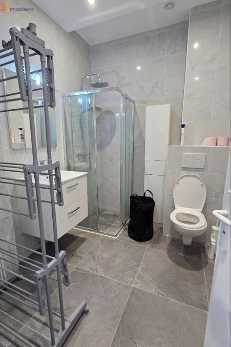 Studio meublé 27m² Paris 19e Buttes-Chaumont - Lumineux, dernier étage - Photo 3