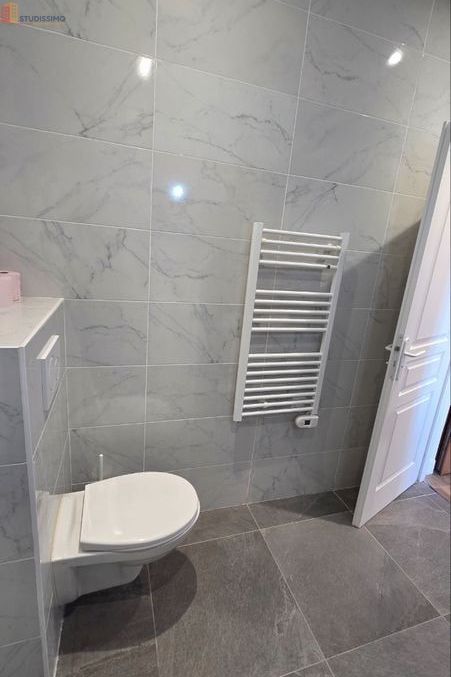 Studio meublé 27m² Paris 19e Buttes-Chaumont - Lumineux, dernier étage - Photo 2