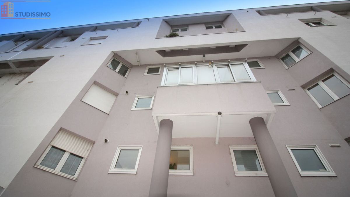 Studio meublé 23m² Lyon 8e - Dernier étage, lumineux - Photo 1