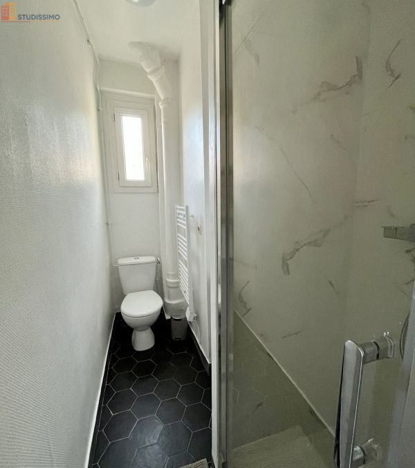 Studio meublé 17m² Paris 18e - Meublé, 5e étage - Photo 4