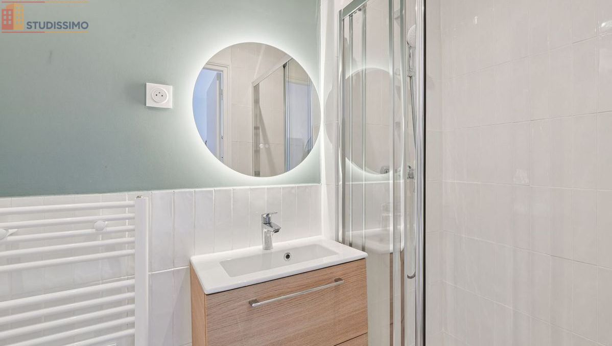 Studio meublé 14m² Paris 18e - Meublé, 2e étage - Photo 4