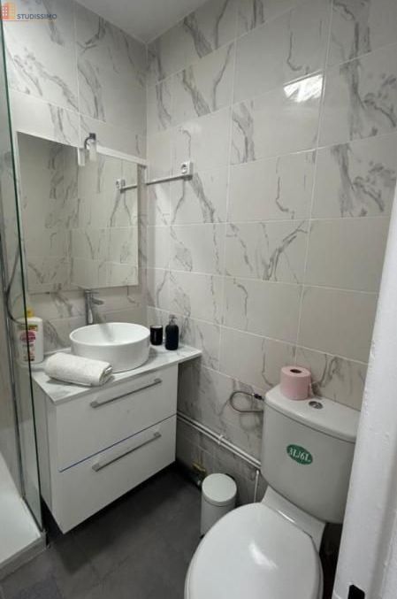 Studio meublé 24m² Paris 17e - Lumineux, étage élevé - Photo 3