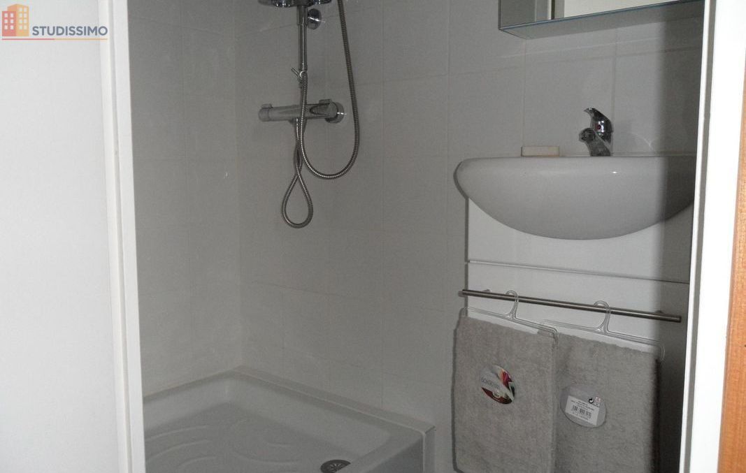 Studio meublé 12m² Paris 18e - Proche métro Porte de Saint-Ouen - Photo 1