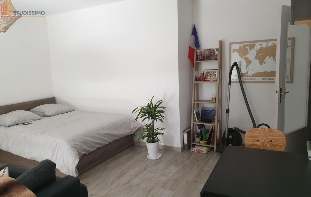 Studio 35m² Lyon 8e Monplaisir - Garage fermé, dernier étage - Photo 2