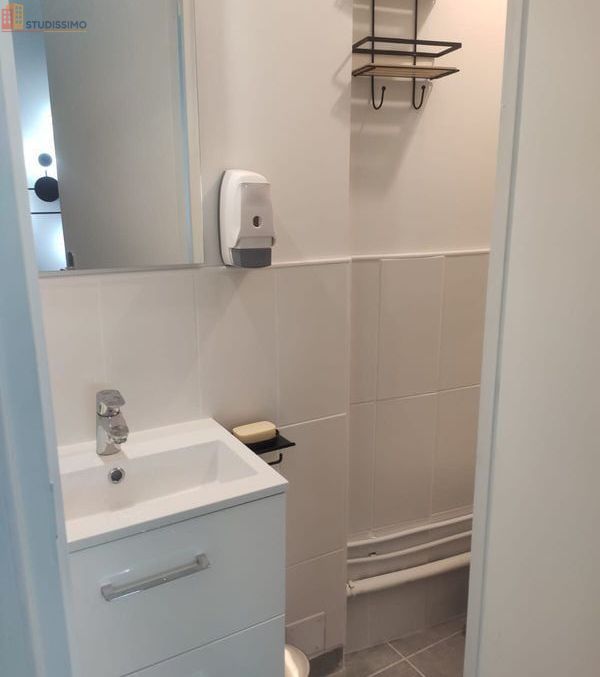 Studio meublé 13m² Paris 18e Montmartre - Meublé, calme - Photo 3