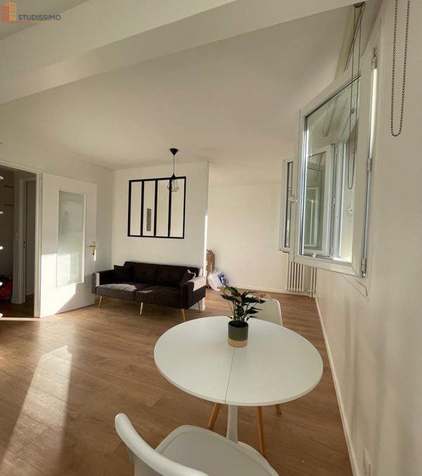 Studio meublé 29m² Paris 18e - Lumineux, 5e étage - Photo 2