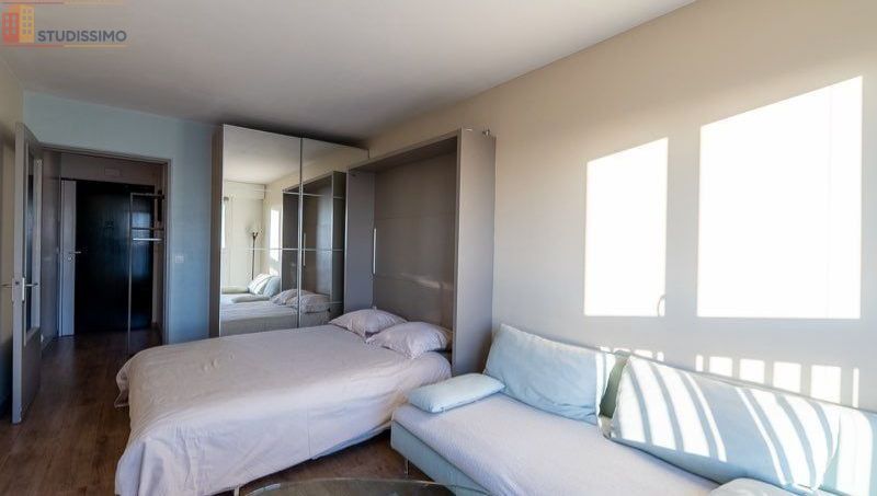 Studio meublé 30m² Paris 20e - Dernier étage, calme, vue - Photo 1