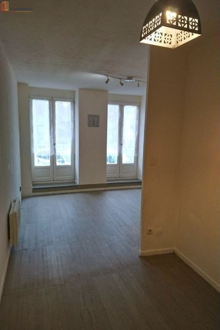 Studio 68m² Rive-de-Gier - Ensemble avec local commercial - Photo 1
