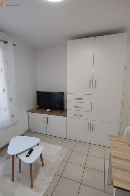 Studio meublé 23m² Bron - Refait à neuf, quartier calme - Photo 2