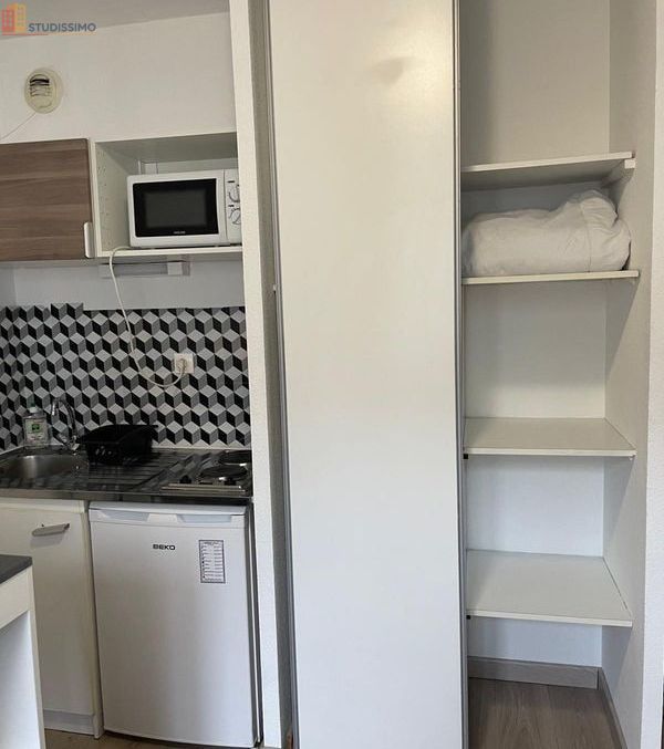 Studio meublé 18m² Lyon 8e - Étage élevé, lumineux - Photo 4