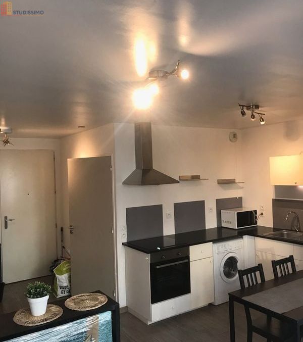 Studio 32m² Saint-Priest - Meublé, parking privé - Photo 2