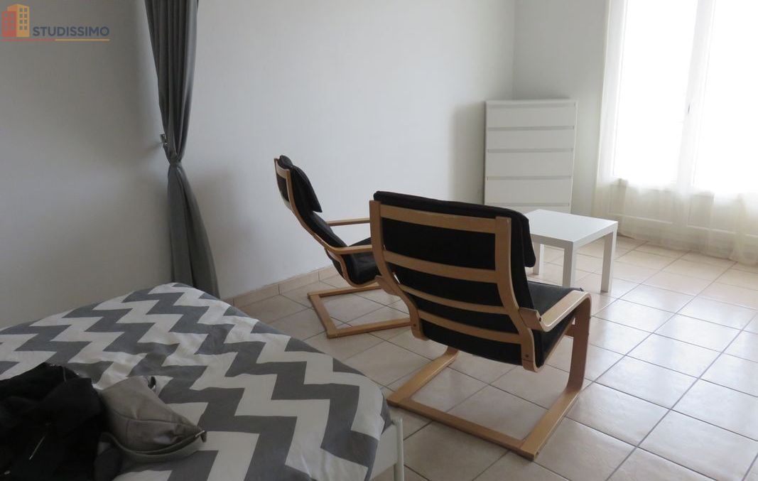 Studio meublé 32m² Bron - Étage élevé, lumineux - Photo 2