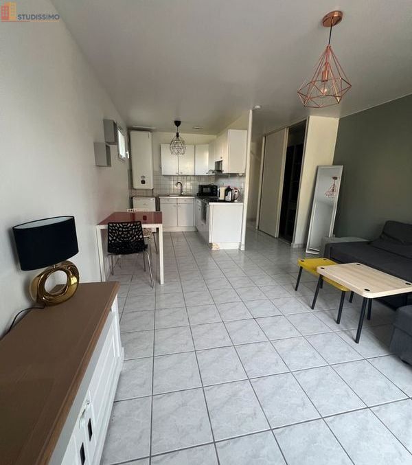 Studio meublé 35m² Bron - Terrasse, grand espace - Photo 2