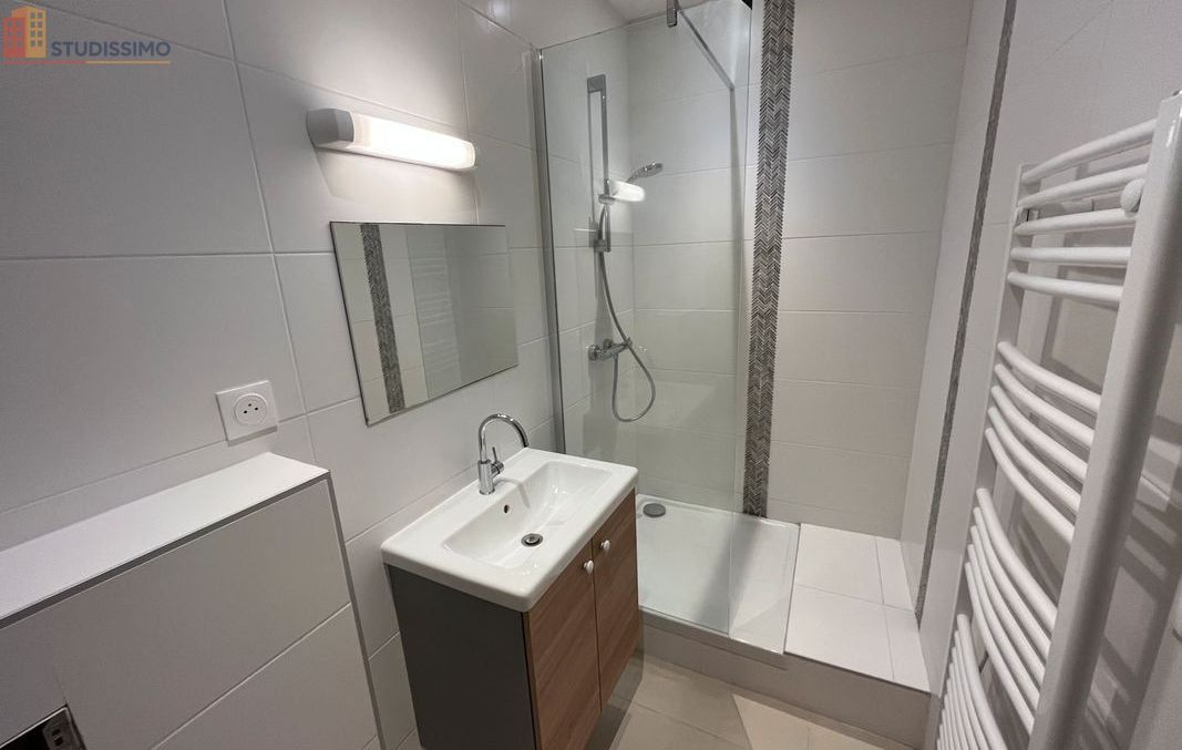 Studio 24m² Saint-Genis-Laval - Meublé, proche fac de médecine - Photo 1