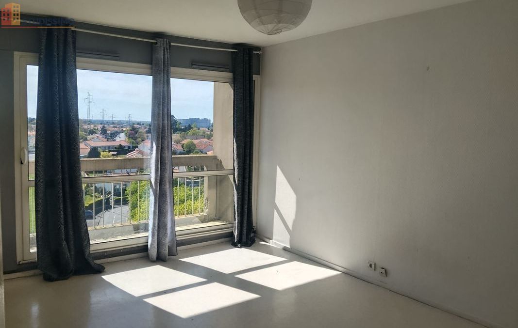 Studio 44m² Cholet - Dernier étage, lumineux - Photo 1