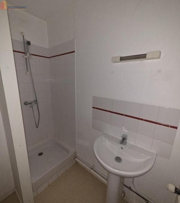 Studio 32m² Angers 49100 - Étage 2, DPE C - Photo 1