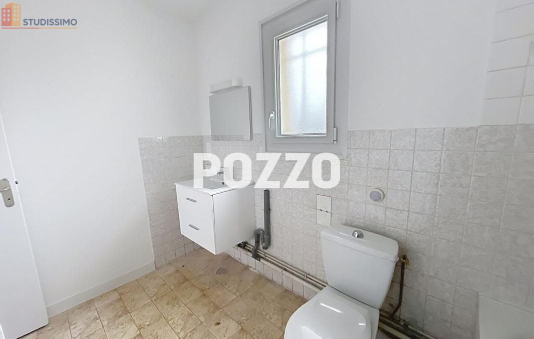 Studio 28m² Saint-Hilaire-du-Harcouët - Étage 1/2 - Photo 1