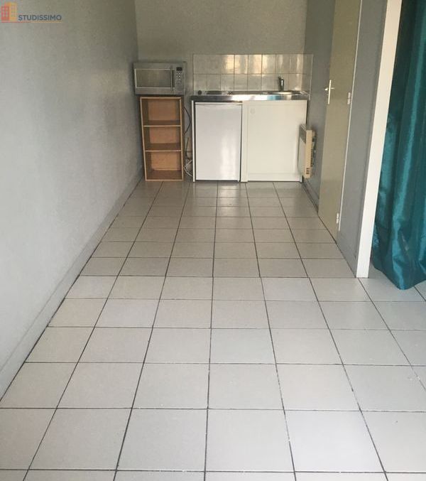 Studio 20m² Caudebec-lès-Elbeuf - Cour, parking - Photo 3