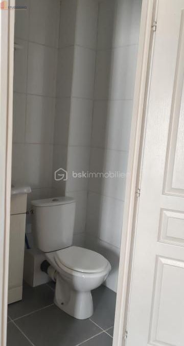 Studio 17m² Châlons-en-Champagne - 2e étage, DPE E - Photo 2
