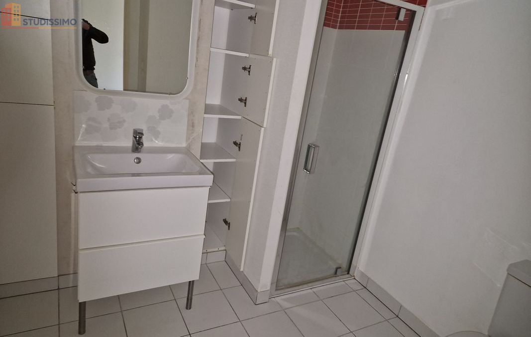 Studio 28m² Reims centre - Balcon, parking - Photo 1