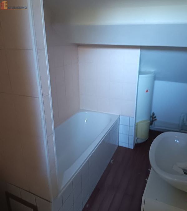 Studio 15m² Reims 51100 - À rénover, 1er étage - Photo 1