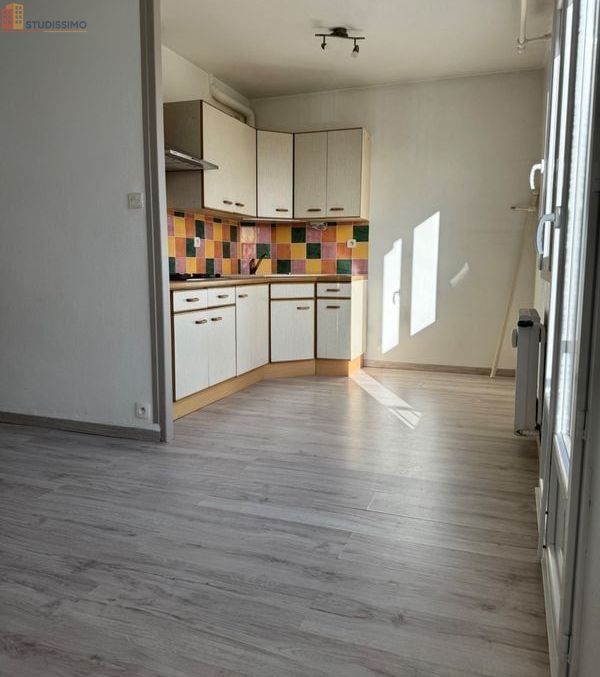 Studio 28m² Laval centre - Dernier étage, lumineux - Photo 6
