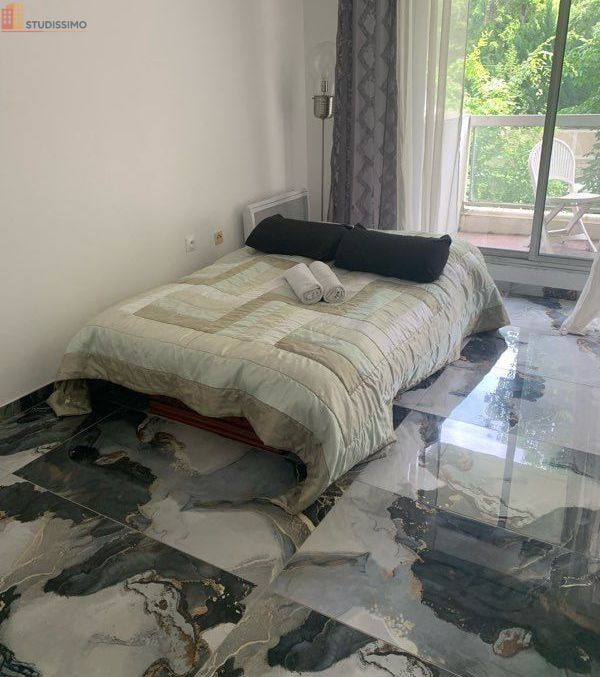 Studio meublé 28m² Fontainebleau - Terrasse, proche gare - Photo 3