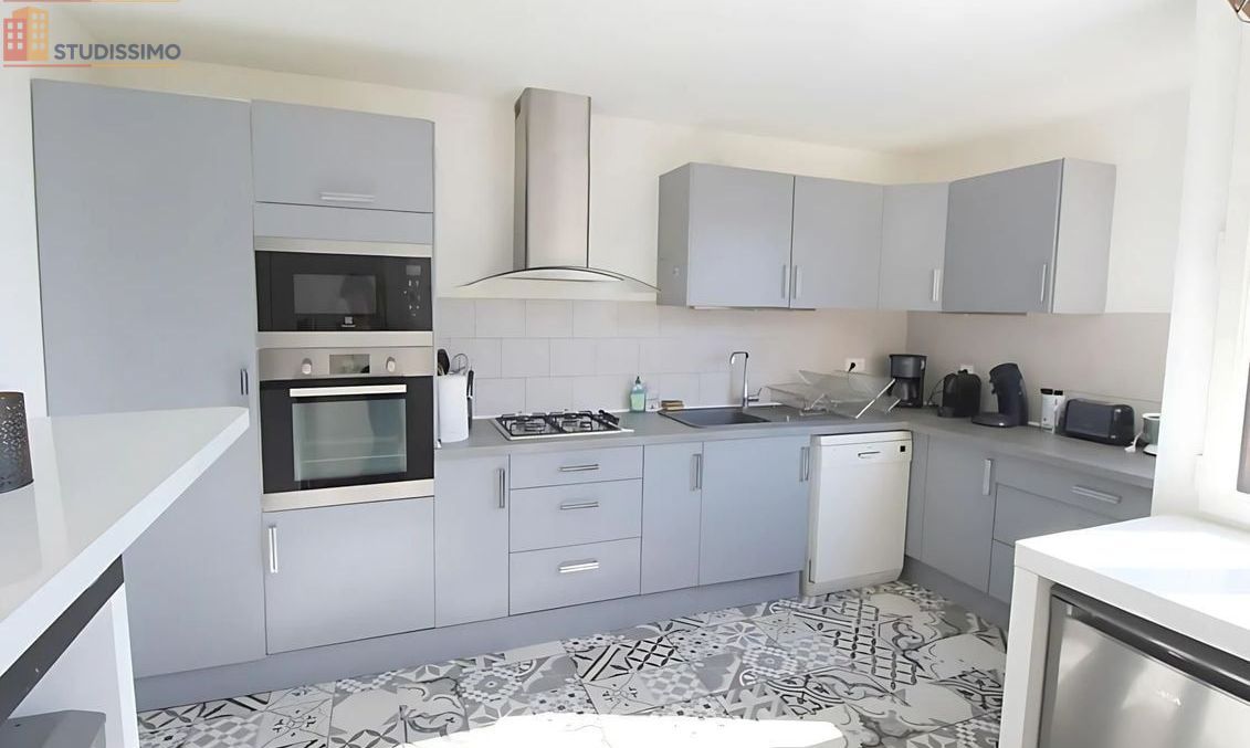 Studio meublé 12m² Élancourt 78990 - Meublé, en étage - Photo 2