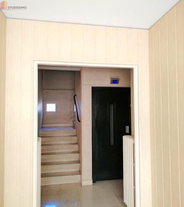 Studio meublé 10m² Versailles - Meublé, 1er étage - Photo 5