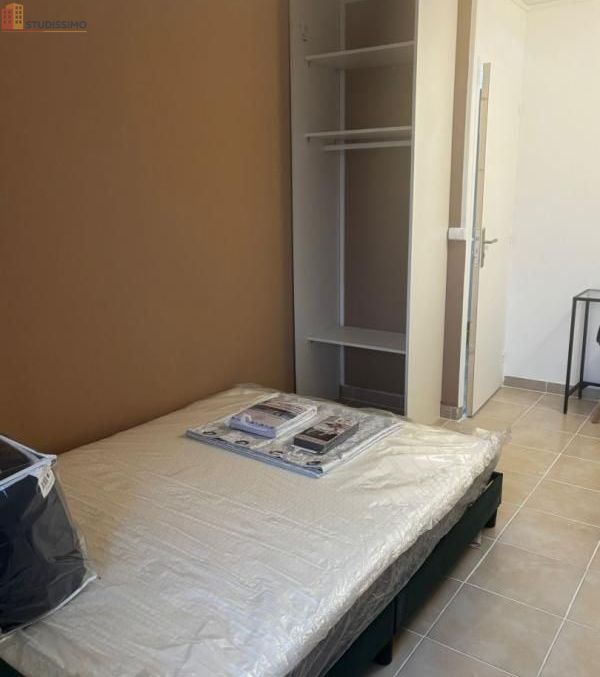 Studio meublé 10m² Élancourt - Calme, 7e étage - Photo 9