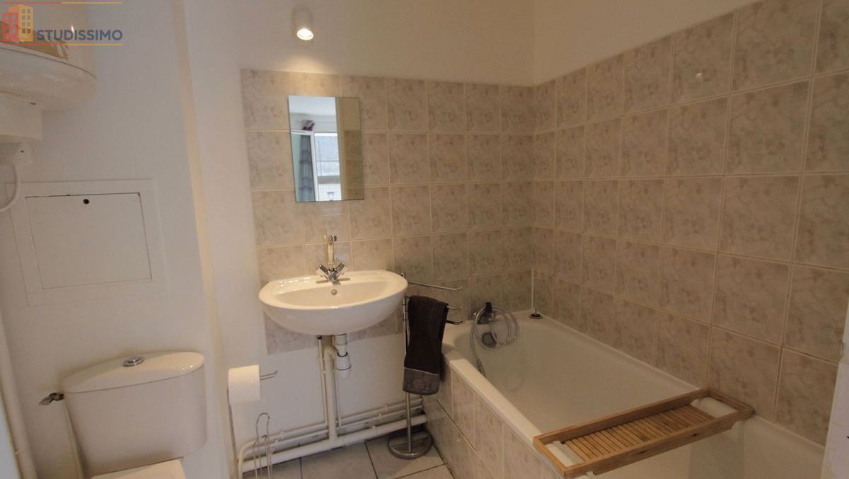 Studio meublé 20m² Saint-Cyr-l'École - Balcon, parking - Photo 2