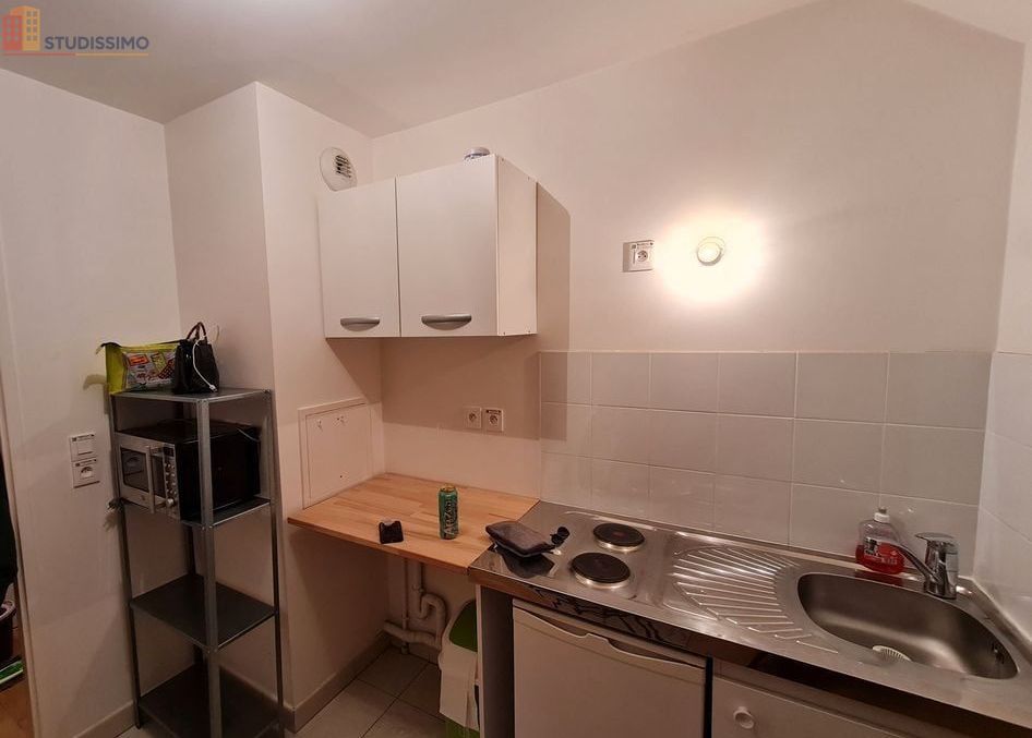 Studio meublé 22m² Rambouillet centre - Balcon, parking - Photo 2